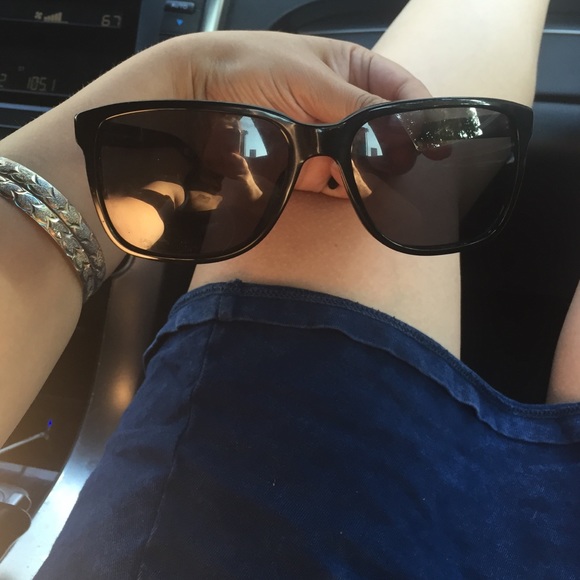 Burberry sunglasses - Picture 2 of 4