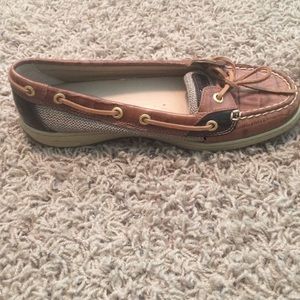 Brown Sperrys size 8