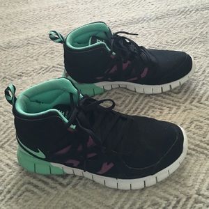 Nike Free Run 2 Mid Sneakers