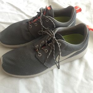 Gray Nike Roshes