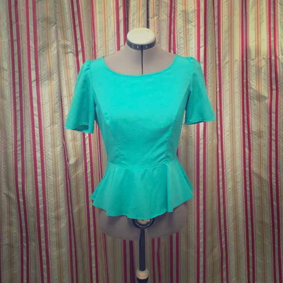 Gianni Bini peplum blouse
