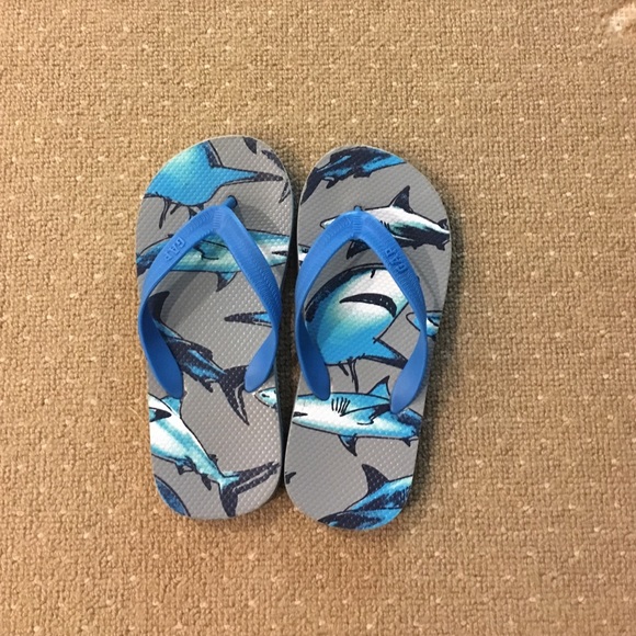 I am selling Gap flip flops that are a size 4