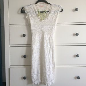 Bodycon white lace dress!