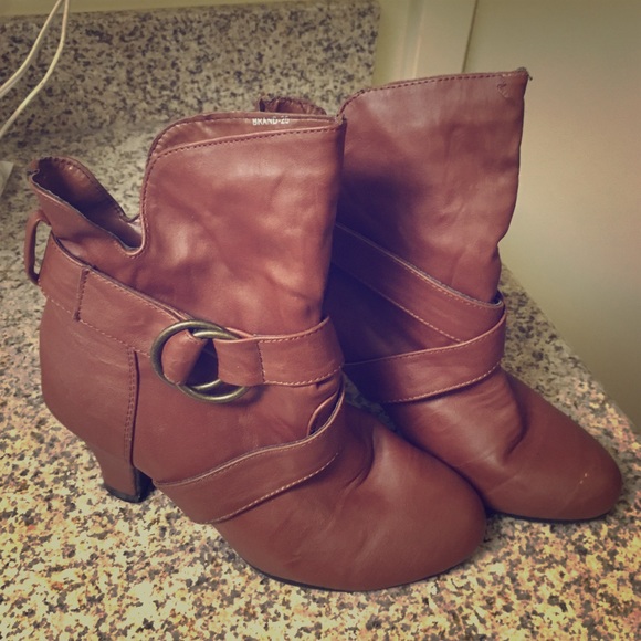 Brown Boots with heel & buckle