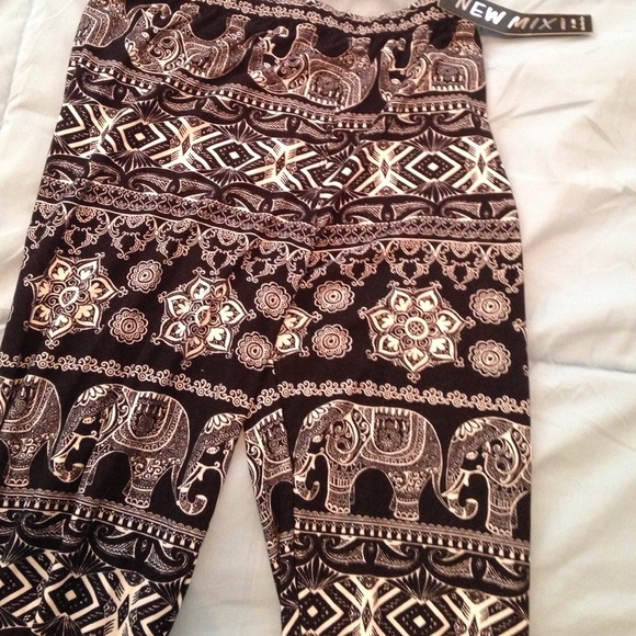 Black & white elephant patterned leggings