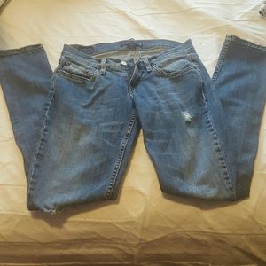 Medium wash levi skinny jeans