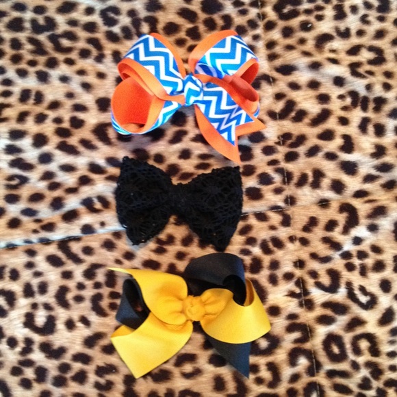 ✨✨ SOLD!!! ✨✨ Bundle of 3 hair bows