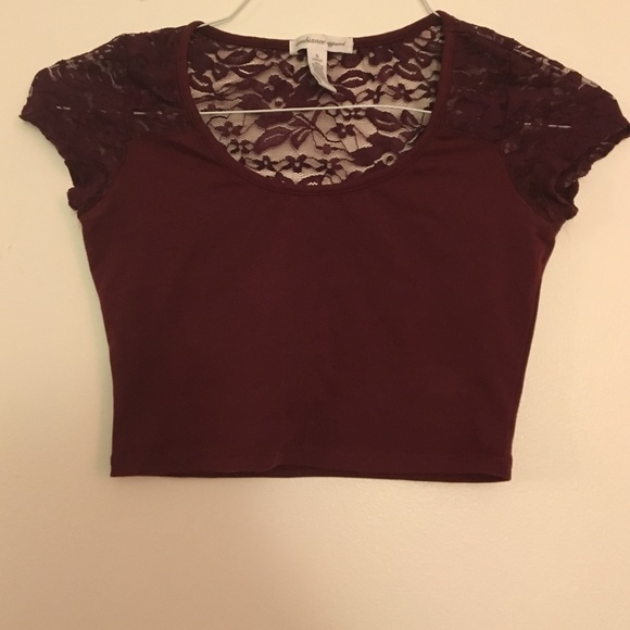 ❌SOLD❌ maroon crop top