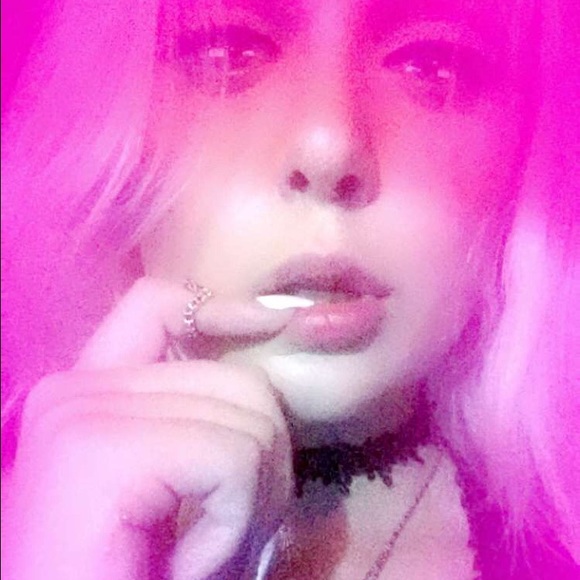 Meet your Posher, Emily - Picture 1 of 1