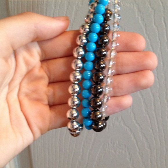 Multi string necklace - Picture 3 of 3