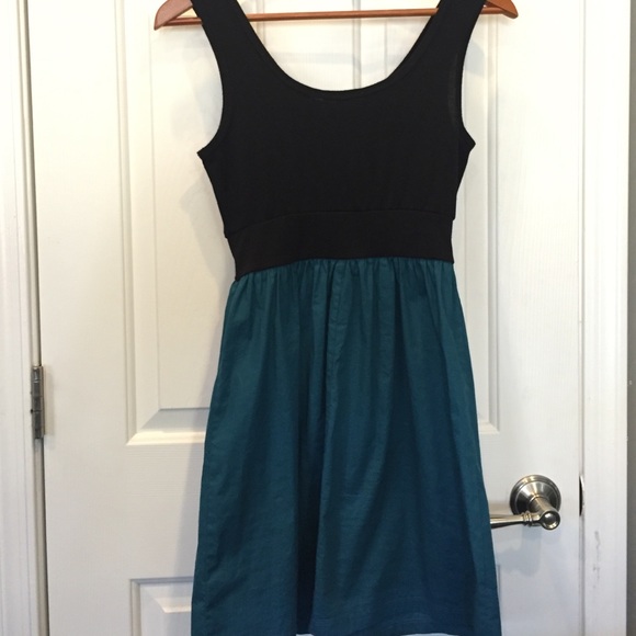 Adorable black and teal dress - Picture 3 of 4