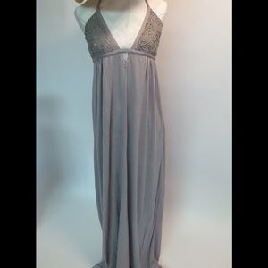 Maxi dress with brocaded cups.