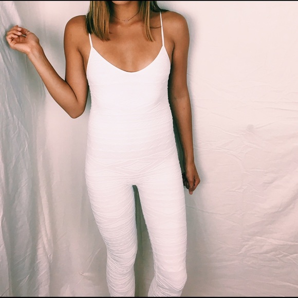 ✖️ Sold out ✖️ Glam White Catsuit