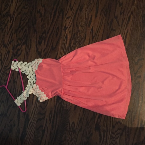 Pinky flowy with lace straps