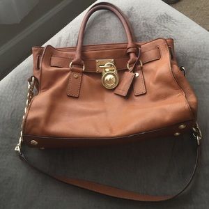 Michael Kors Mini Hamilton in the color Luggage