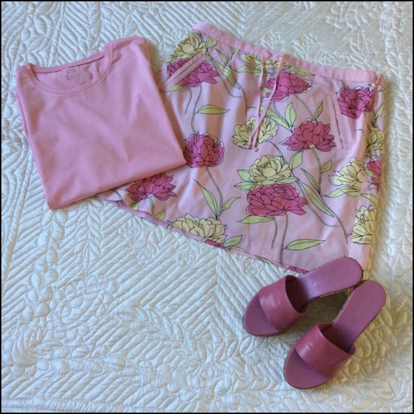 Ann Taylor Dresses & Skirts - Ann Taylor Flower Skirt and Bonus Top