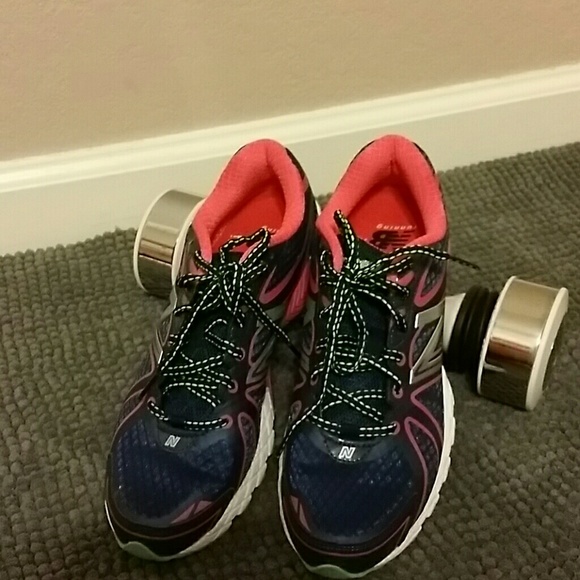 NEW BALANCE WOMAN'S RUNNING SHOE