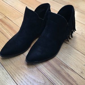 Ankle cut short boots