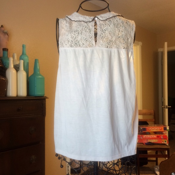 Incredibly Cute Lace High Neck Tank Top - Picture 2 of 3