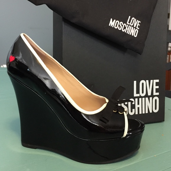 Love Moschino size 38 black patent leather wedges