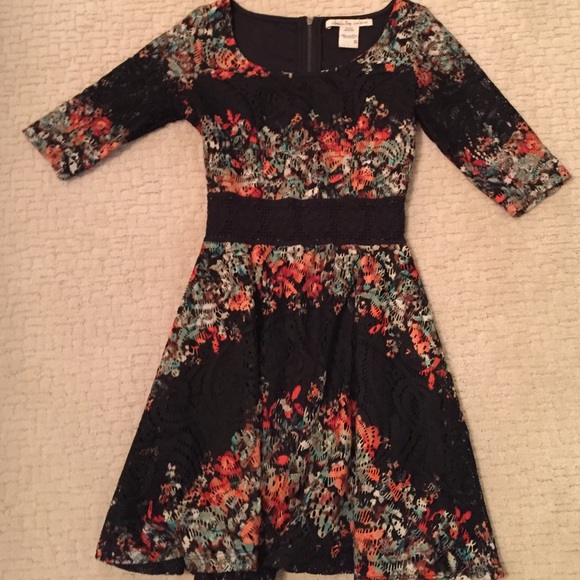 Gorgeous dress with see through belt