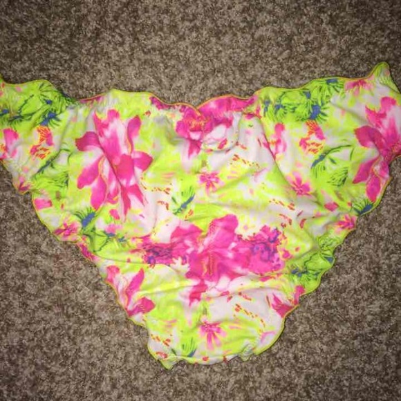 Bikini - Picture 3 of 3