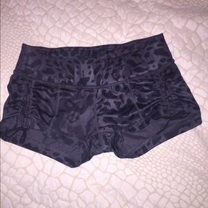 Lululemon Leopard Cinch Boogie Shorts. Size 2
