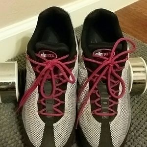 NIKE WOMEN'S RUNNING SHOE