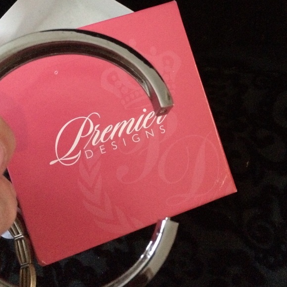 Bracelet - Picture 3 of 3