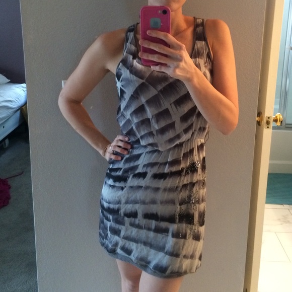 Gray and white dress - Picture 3 of 3