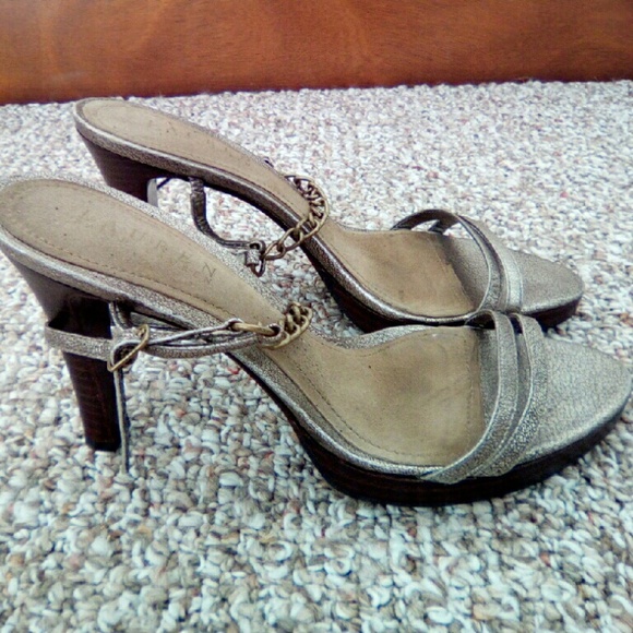 Shoes - Picture 4 of 4