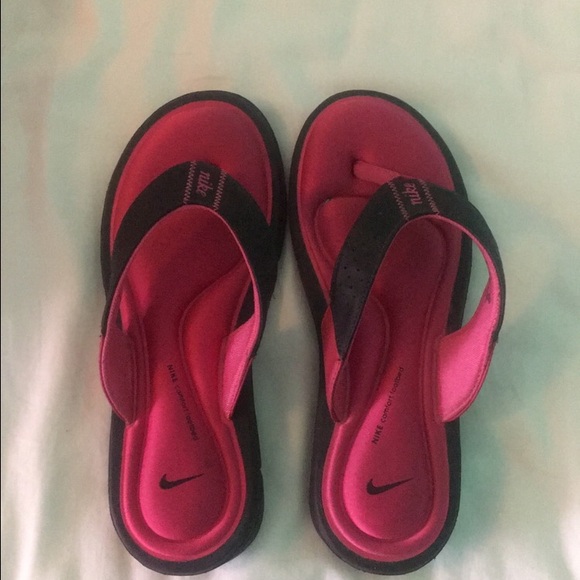 Nike Women's comfort footbed sandals