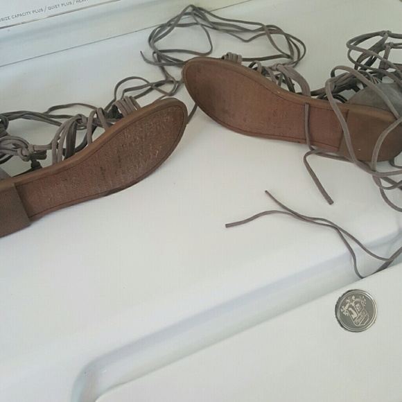 ❌SOLD❌Grey strappy sandals - Picture 4 of 4