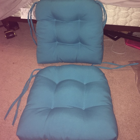 Set of 4 U-shaped tie seat cushions- brand new