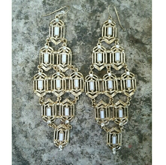 Long gold dangly earrings - Picture 1 of 4