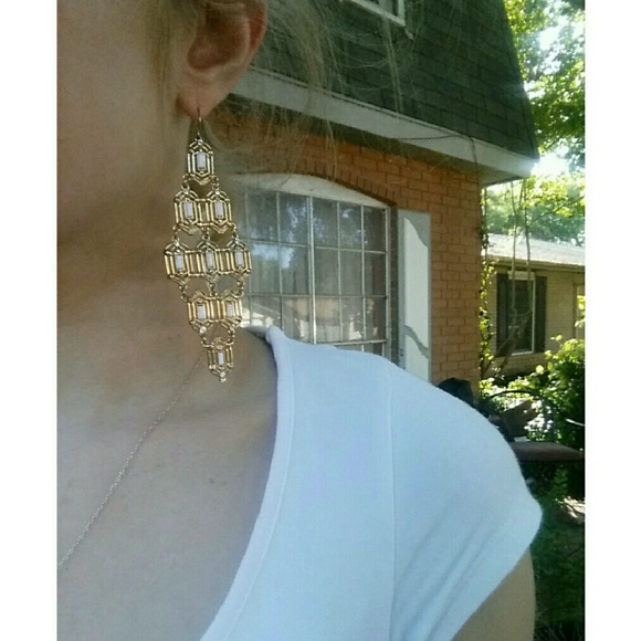 Long gold dangly earrings - Picture 3 of 4