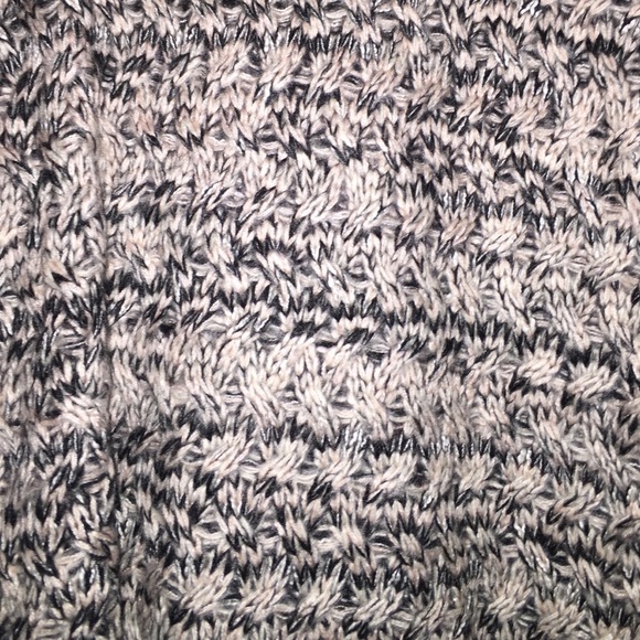 Beautiful knit sweater - Picture 2 of 2