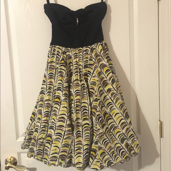 Anthropologie 50's style with sweetheart neckline - Picture 2 of 2
