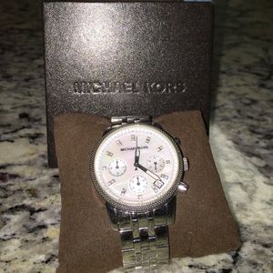 🎉CYBER SALE🎉Michael Kors Silver Mother of Pearl