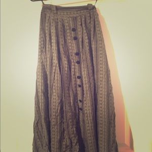 Adorable black and white skirt with button detail