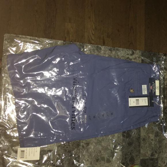 Vineyard vines MEN shorts size 32