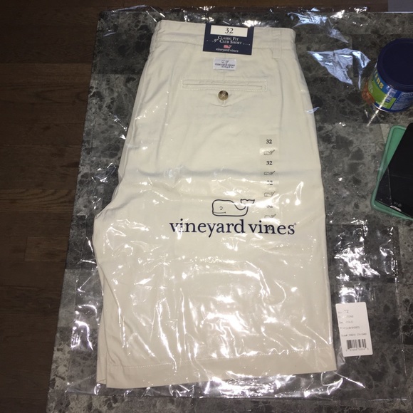 Vineyard Vines MEN shorts size 32