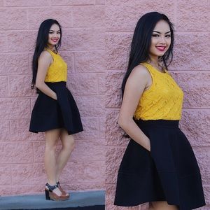 Black pocket skater skirt.