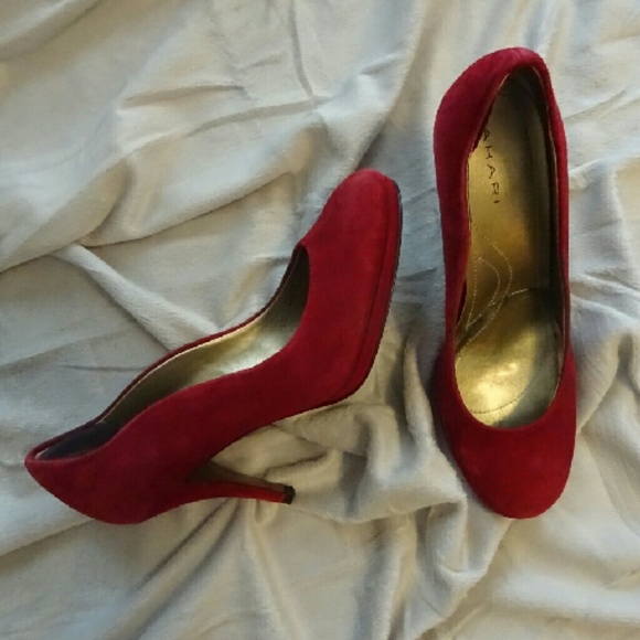 Tahari Suede Pumps