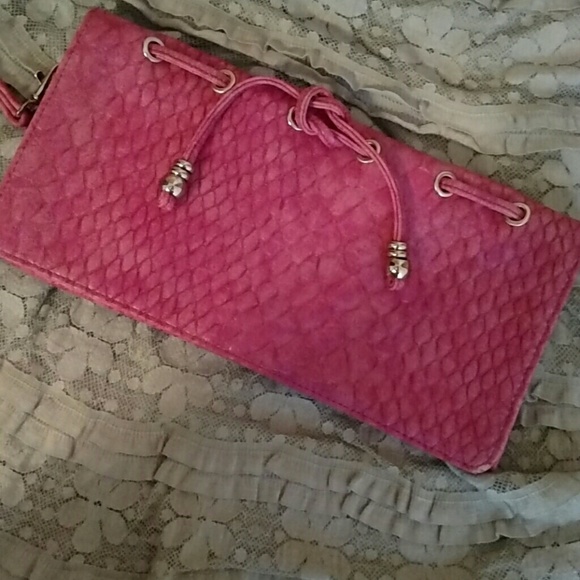 Jessica Simpson Pink Snake Skin Clutch!🌼