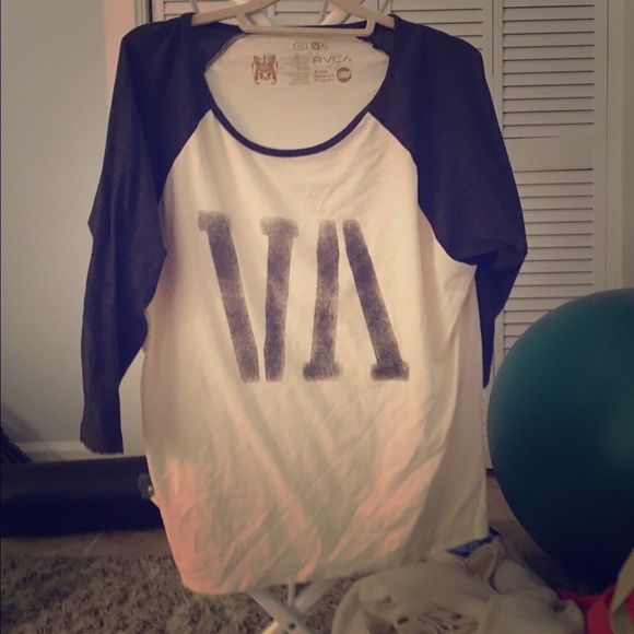 RVCA off shoulder loose t shirt 1/4 sleeve