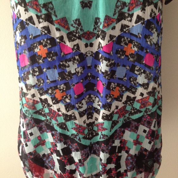 Last Chance❗️Jessica Simpson Sheer Printed Top - Picture 2 of 4