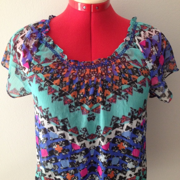 Last Chance❗️Jessica Simpson Sheer Printed Top - Picture 3 of 4