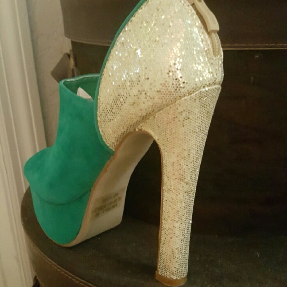 Green 5 1/2 Kantha Style Shoes - Picture 3 of 4