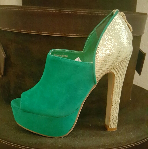 Green 5 1/2 Kantha Style Shoes - Picture 4 of 4